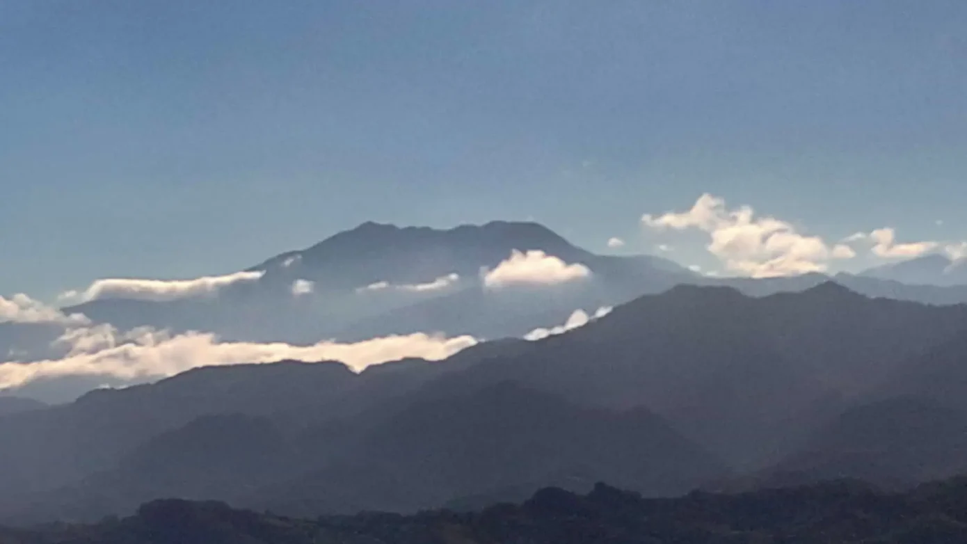 柚香露露加里山景