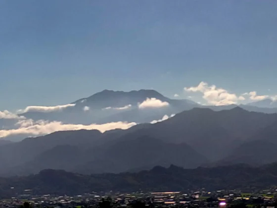柚香露露加里山景